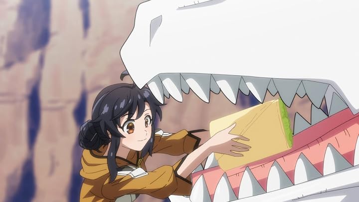 Personagem de anime de cabelos pretos longos em coque e olhos castanhos, colocando um sanduíche na boca de um dragão branco.