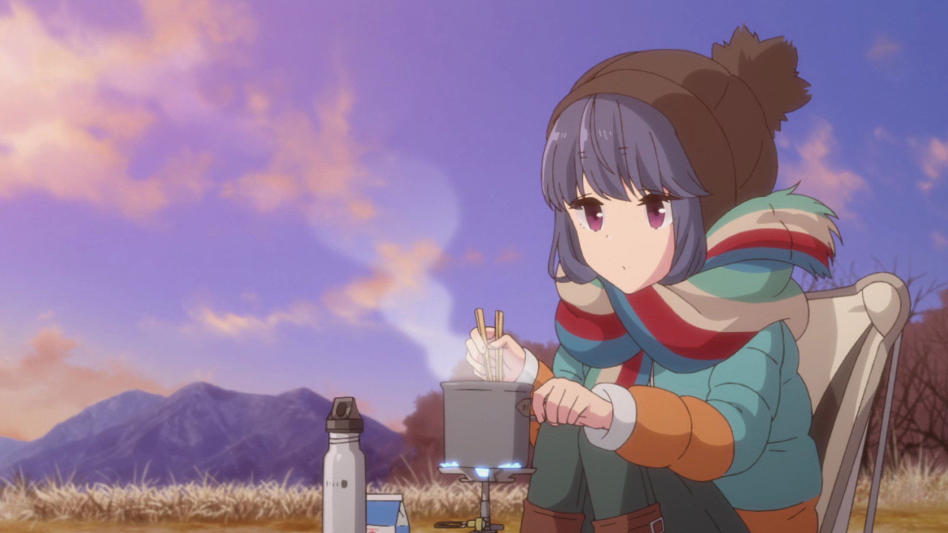 Personagem de anime, uma mulher de cabelos azuis, olhos roxos e expressão serena, cozinhando alguma coisa em um fogareiro.